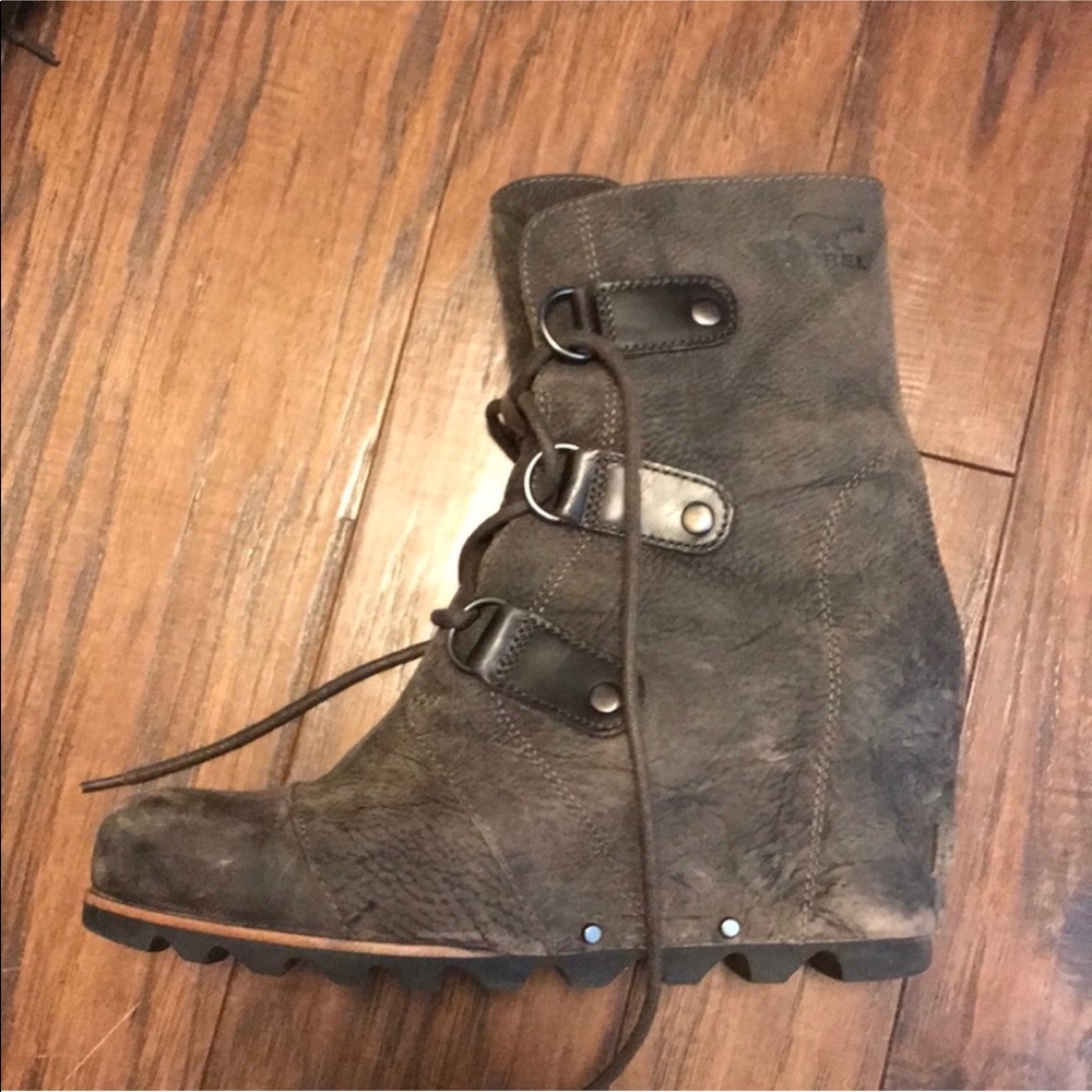 Joan of Arctic boots